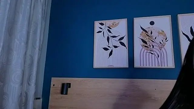 SarahMiler  online show from October 21, 2025, 11:55 am