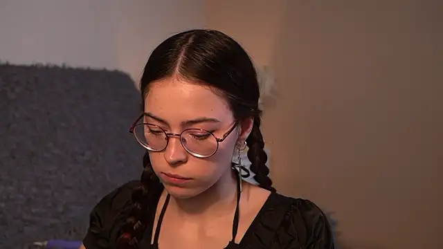 ywixos online show from February 17, 2026, 2:57 pm