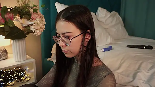 ywixos online show from March 12, 2026, 2:56 pm