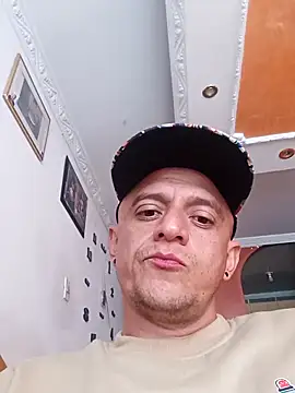 Snapshot of leon8013A chatting on October 30, 2025, 4:19 pm leon8013A online show from October 30, 2025, 4:19 pm