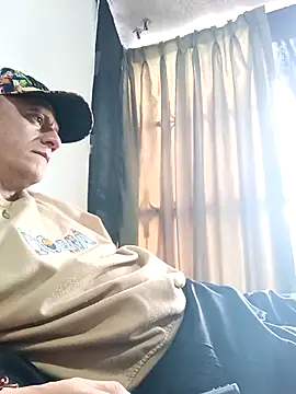 Snapshot of leon8013A chatting on November 12, 2025, 12:05 pm leon8013A online show from November 12, 2025, 12:05 pm