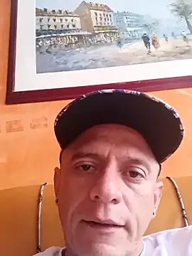 Snapshot of leon8013A chatting on November 15, 2025, 2:02 pm leon8013A online show from November 15, 2025, 2:02 pm