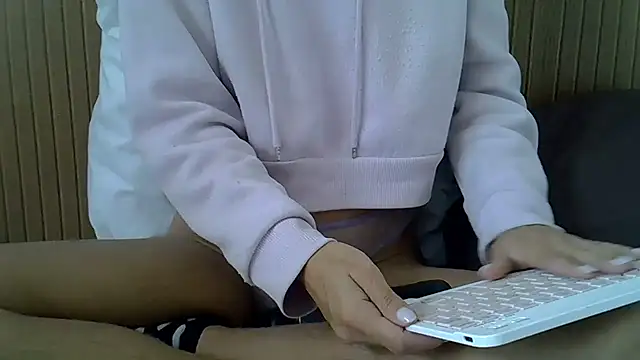 AnaLuxJulia online show from April 14, 2026, 2:34 pm