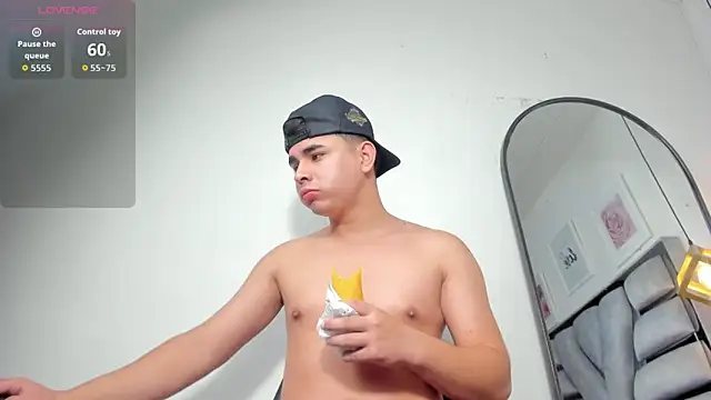 lianfox  online show from February 3, 2026, 1:05 pm