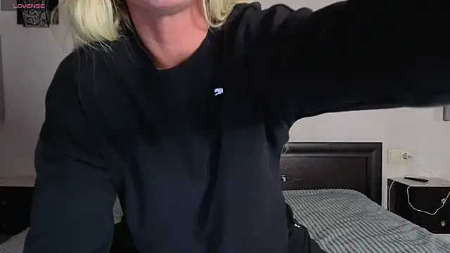 Snapshot of Whiteflower_xo chatting on February 2, 2026, 6:34 am Whiteflower xo online show from February 2, 2026, 6:34 am