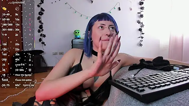 Snapshot of kattusauruss chatting on October 1, 2025, 2:23 pm kattusauruss online show from October 1, 2025, 2:23 pm