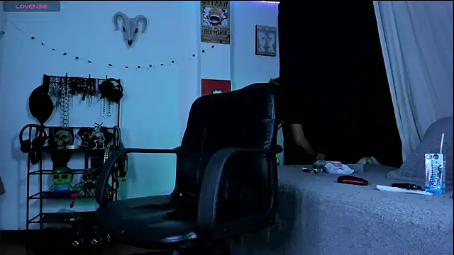 kattusauruss online show from April 10, 2026, 1:33 am