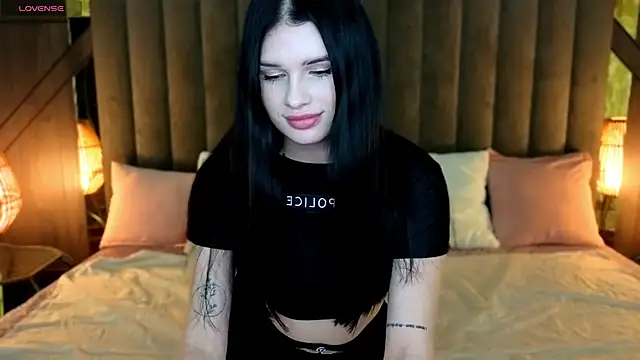 Neyla Charm online show from November 16, 2025, 2:22 pm