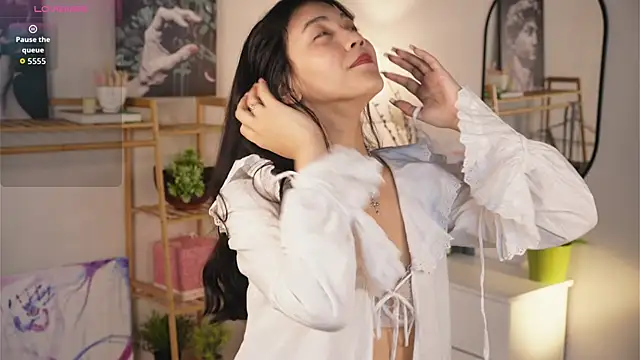 MoiraEger online show from September 18, 2025, 4:09 pm