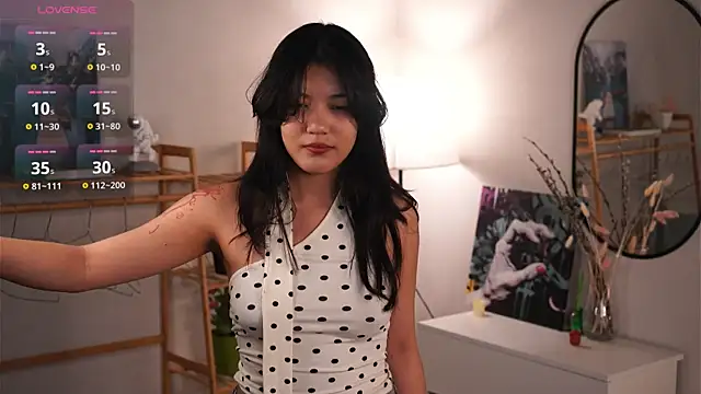 MoiraEger online show from October 16, 2025, 5:03 pm