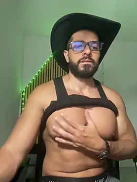 Snapshot of magnumchris chatting on February 10, 2026, 4:27 am magnumchris online show from February 10, 2026, 4:27 am