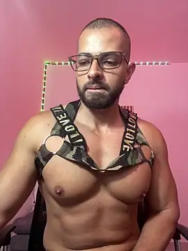 magnumchris online show from April 14, 2026, 3:51 pm