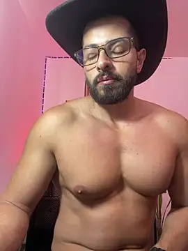 Snapshot of magnumchris chatting on May 7, 2026, 2:44 pm magnumchris online show from May 7, 2026, 2:44 pm