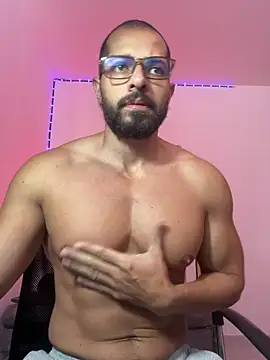 Snapshot of magnumchris chatting on May 8, 2026, 12:54 pm magnumchris online show from May 8, 2026, 12:54 pm