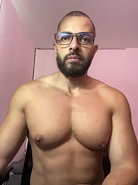 Snapshot of magnumchris chatting on May 13, 2026, 3:53 pm magnumchris online show from May 13, 2026, 3:53 pm