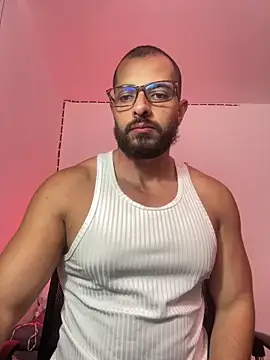 Snapshot of magnumchris chatting on May 19, 2026, 9:43 pm magnumchris online show from May 19, 2026, 9:43 pm