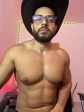 Snapshot of magnumchris chatting on June 3, 2026, 2:33 pm magnumchris online show from June 3, 2026, 2:33 pm