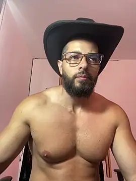 Snapshot of magnumchris chatting on July 15, 2026, 2:33 pm magnumchris online show from July 15, 2026, 2:33 pm