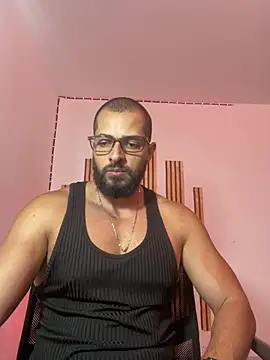 Snapshot of magnumchris chatting on July 16, 2026, 8:15 pm magnumchris online show from July 16, 2026, 8:15 pm