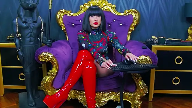 LaraMaeve online show from April 14, 2026, 4:51 am