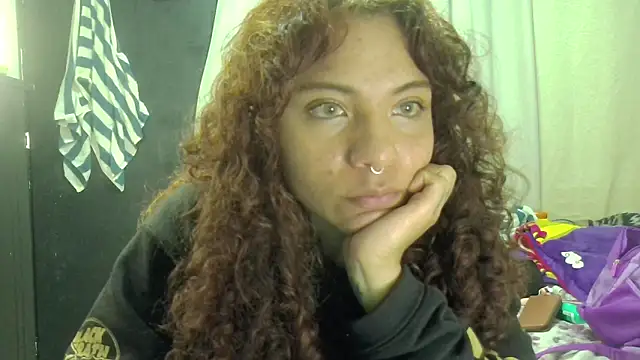 Snapshot of VioletV chatting on February 18, 2026, 1:01 am VioletV online show from February 18, 2026, 1:01 am