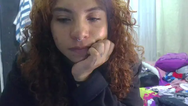 Snapshot of VioletV chatting on August 5, 2026, 12:57 am VioletV online show from August 5, 2026, 12:57 am