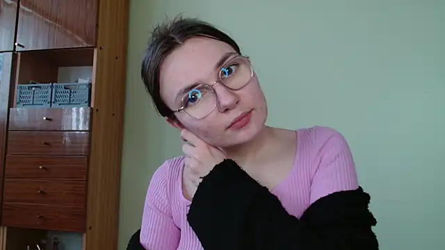 LooveELLYx online show from February 14, 2025, 7:38 am