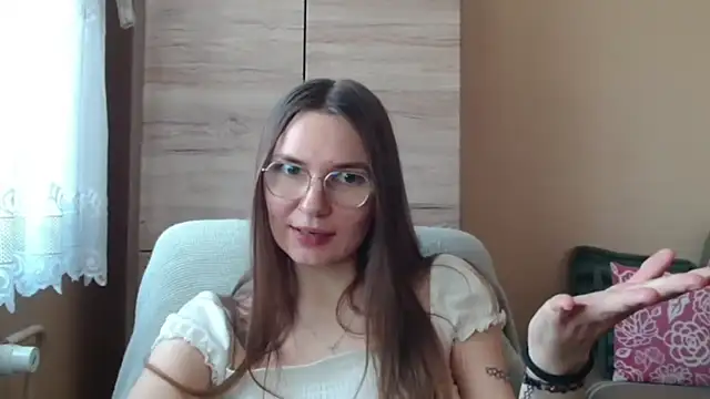 LooveELLYx online show from March 4, 2025, 8:02 am