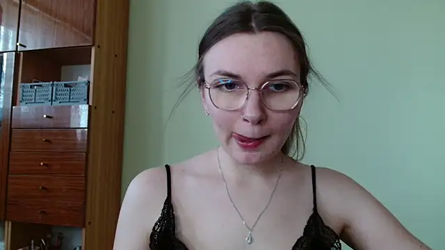 LooveELLYx online show from March 7, 2025, 10:56 am