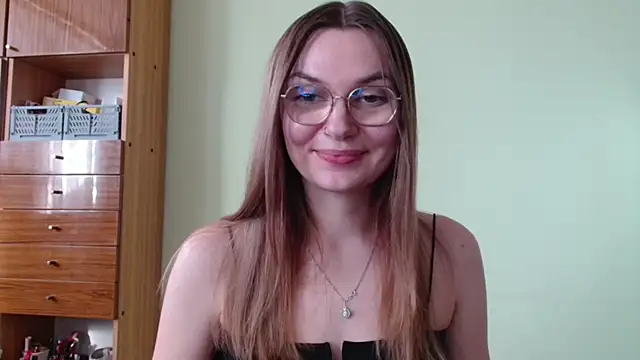 LooveELLYx online show from October 13, 2025, 1:33 pm