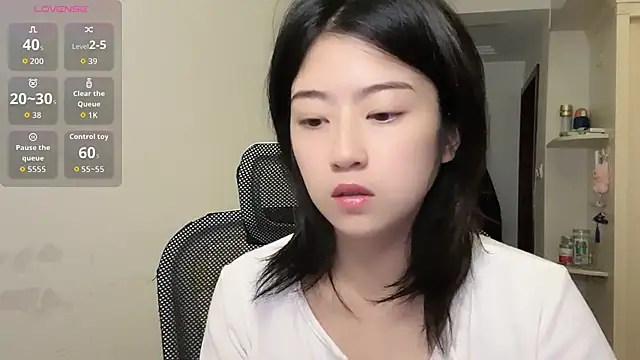 Snapshot of Olivia-l chatting on November 17, 2025, 12:00 pm Olivia-l online show from November 17, 2025, 12:00 pm