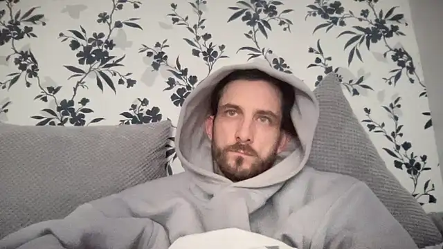 Big8inchUncutCock online show from April 7, 2026, 10:05 am