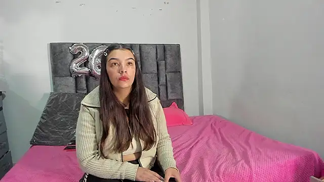 Esmeraldaa- online show from March 21, 2026, 7:35 am