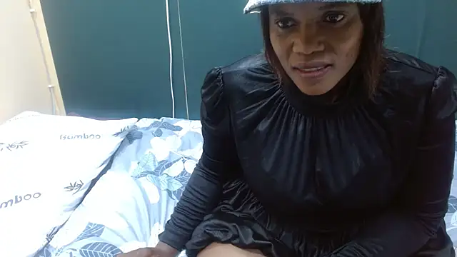 sexythae32 online show from February 8, 2026, 4:32 pm