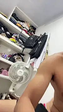 RobinLenoxx online show from April 26, 2026, 2:48 pm