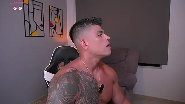 Snapshot of tyler_muscle1 chatting on April 7, 2026, 2:01 am tyler muscle1 online show from April 7, 2026, 2:01 am