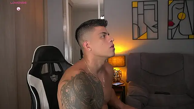 Snapshot of tyler_muscle1 chatting on April 25, 2026, 4:37 pm tyler muscle1 online show from April 25, 2026, 4:37 pm