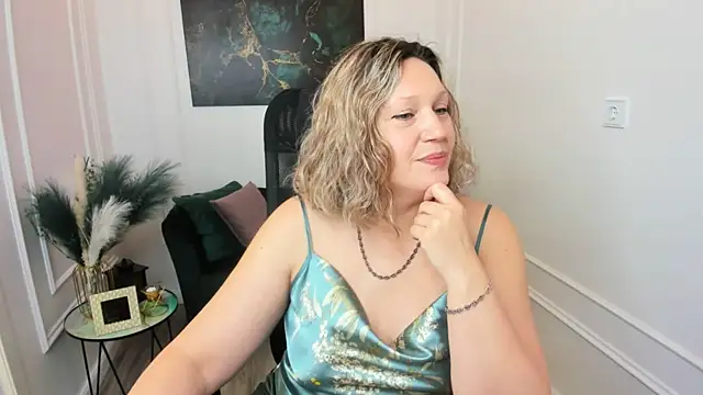 Snapshot of NinaStarle chatting on April 12, 2026, 8:30 am NinaStarle online show from April 12, 2026, 8:30 am