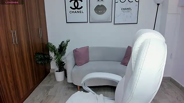 Snapshot of dafne_hills chatting on October 19, 2025, 7:03 pm dafne hills online show from October 19, 2025, 7:03 pm