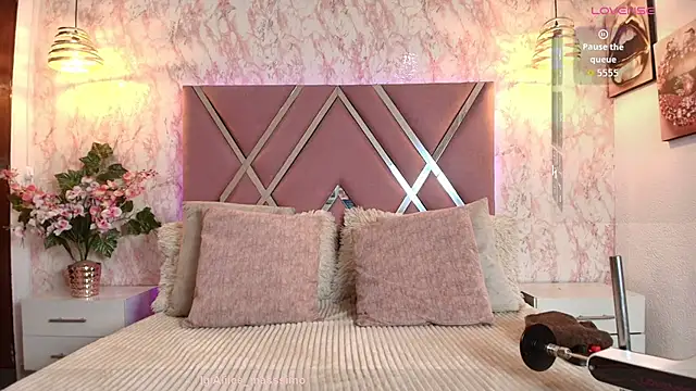 Aliice1  online show from November 11, 2025, 8:42 pm