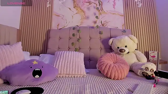 Aliice1  online show from April 20, 2026, 10:55 pm