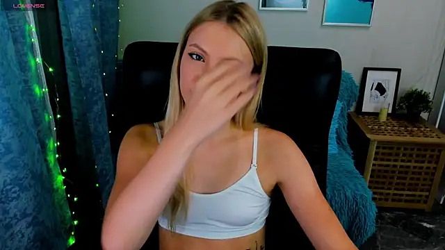 Snapshot of KatherineePierce chatting on September 14, 2025, 1:54 pm KatherineePierce online show from September 14, 2025, 1:54 pm