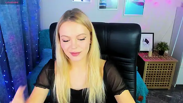 Snapshot of KatherineePierce chatting on October 18, 2025, 5:03 pm KatherineePierce online show from October 18, 2025, 5:03 pm