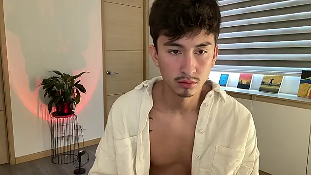 sweettaaron01 online show from October 15, 2025, 5:35 pm