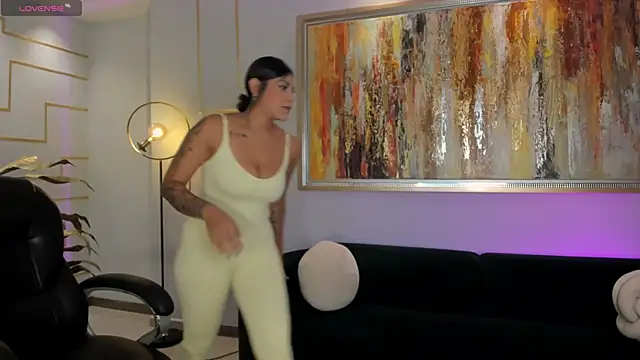 SarahYates online show from May 30, 2026, 4:09 am