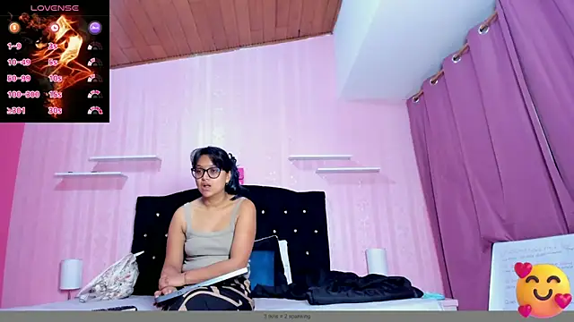 Snapshot of Azul_Moon chatting on September 13, 2025, 3:17 am Azul Moon online show from September 13, 2025, 3:17 am