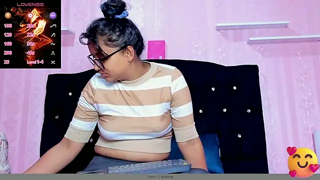 Snapshot of Azul_Moon chatting on September 15, 2025, 3:28 am Azul Moon online show from September 15, 2025, 3:28 am