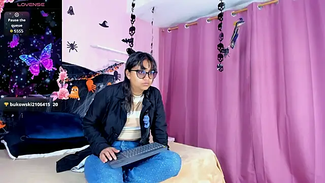Snapshot of Azul_Moon chatting on October 20, 2025, 3:40 am Azul Moon online show from October 20, 2025, 3:40 am