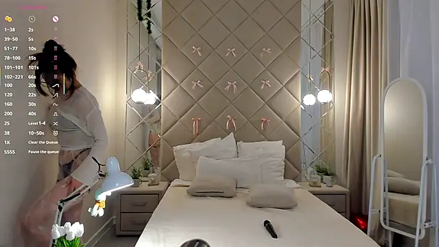 Nelly Kimm online show from April 22, 2026, 1:19 am