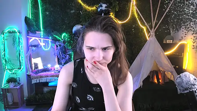 Snapshot of TessaMill chatting on October 6, 2025, 5:16 am TessaMill online show from October 6, 2025, 5:16 am